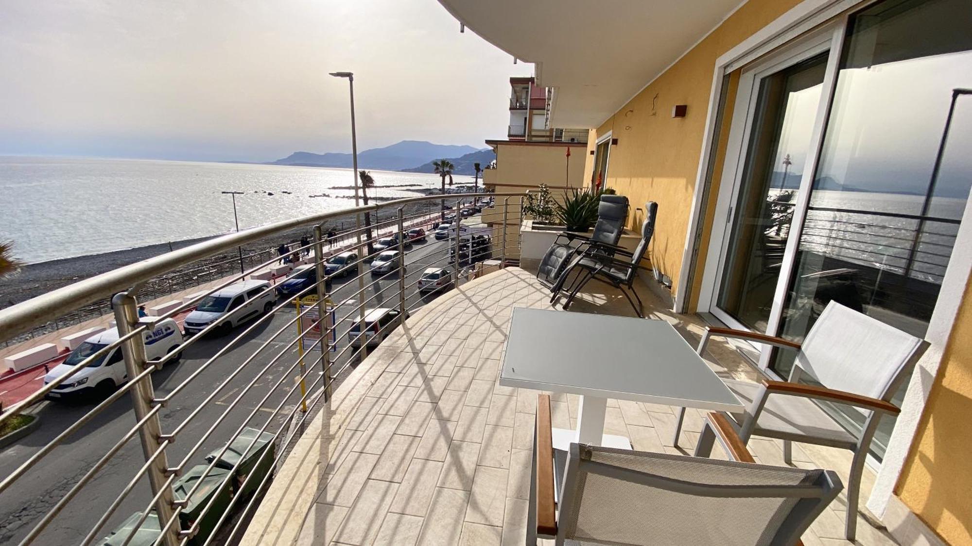 Mare Blu Apartman Ventimiglia Kültér fotó